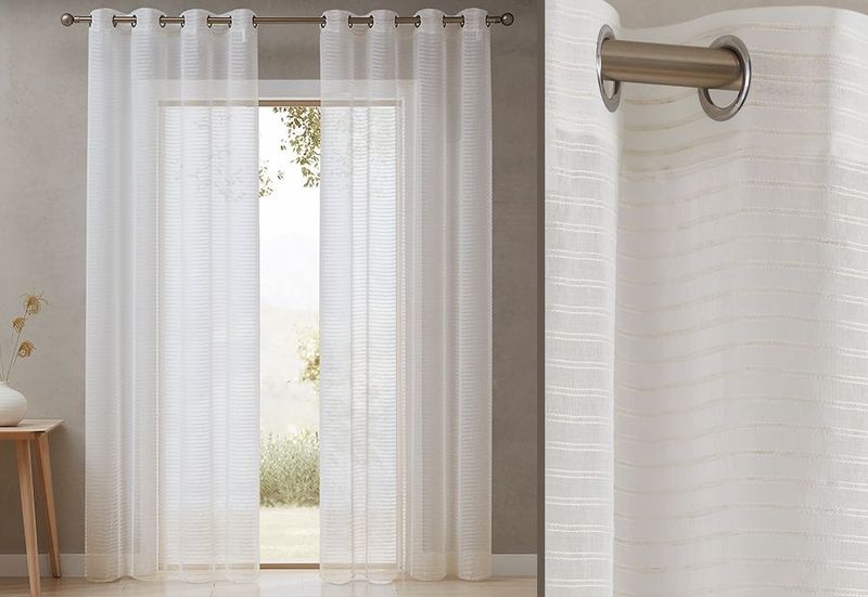 Ambiente vestido con cortinas de tejido ligero